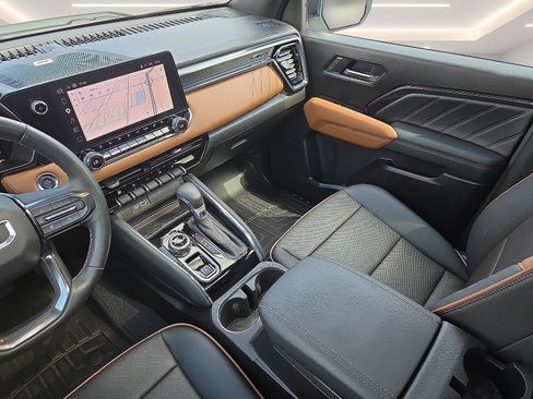 Used 2025 GMC Canyon AT4 w/ Nightfall Edition AWD/4WD image 19