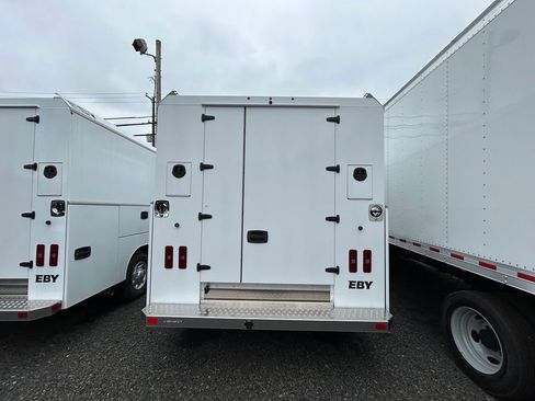 New 2027 Ford E-350 and Econoline 350 Super Duty w/ Power Equipment Group RWD image 5