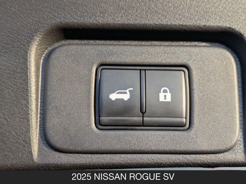 Used 2025 Nissan Rogue SV image 21