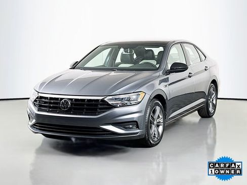Used 2019 Volkswagen Jetta R-Line w/ R-Line Cold Weather Package image 3