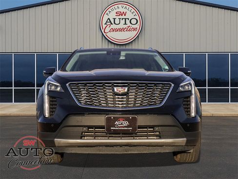 Used 2023 Cadillac XT4 Premium Luxury image 2