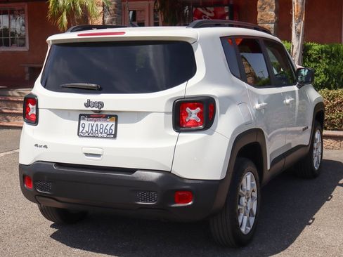 Used 2023 Jeep Renegade Latitude w/ Sun & Fun Group image 9