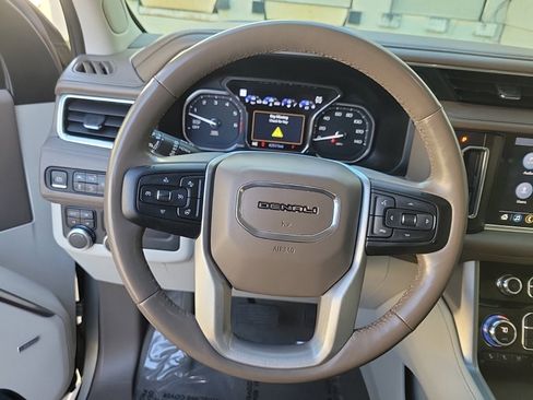 Used 2021 GMC Yukon Denali w/ Denali Premium Package image 25