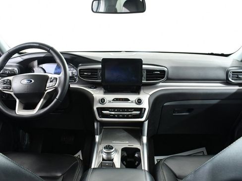 Used 2023 Ford Explorer XLT w/ Equipment Group 202A image 7