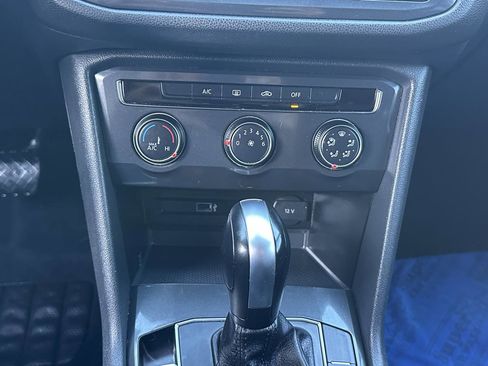 Used 2018 Volkswagen Tiguan S image 32