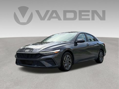 Used 2024 Hyundai Elantra SEL FWD image 1