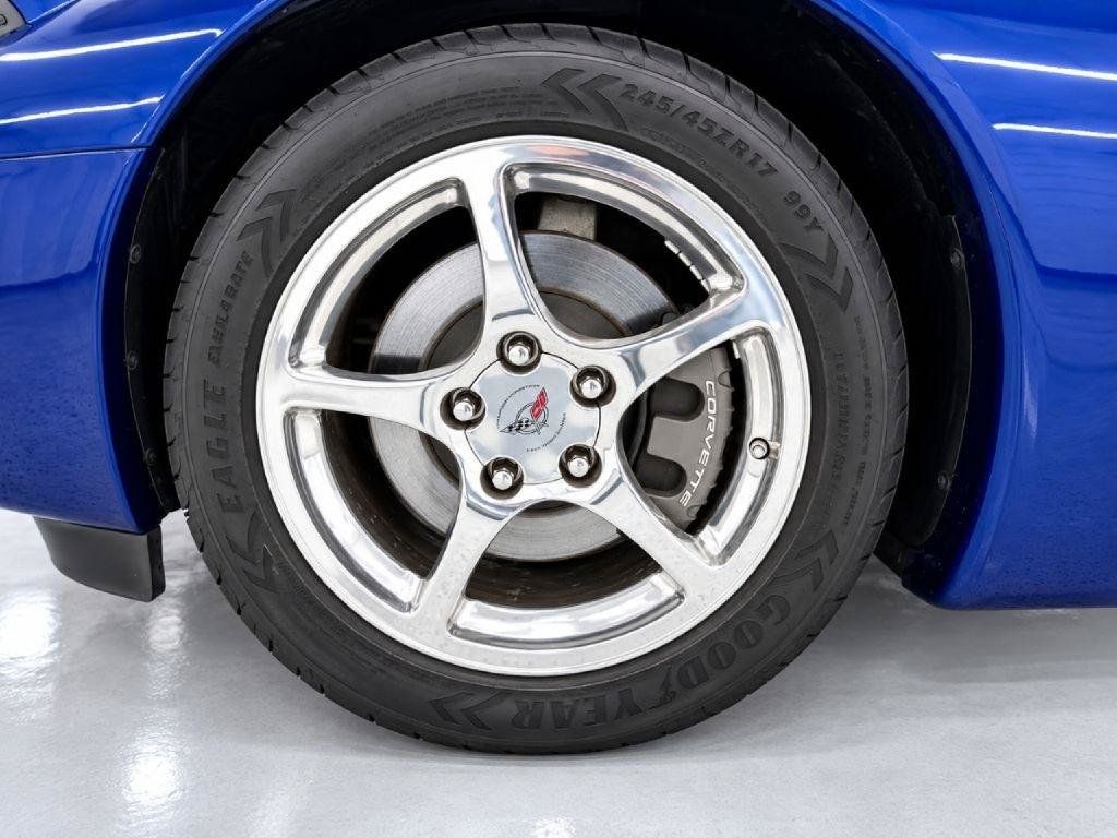 Used 2004 Chevrolet Corvette Convertible w/ Preferred Equipment Group RWD image 18