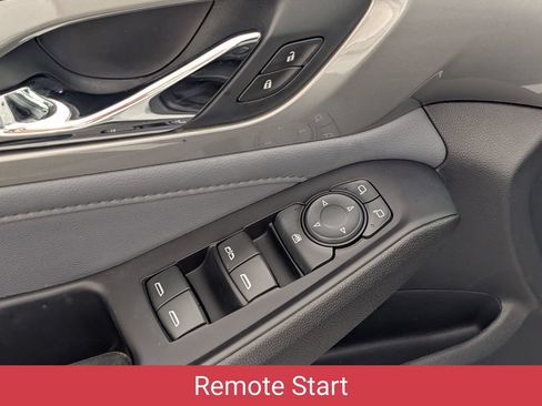 Certified 2020 Chevrolet Traverse LT FWD image 12