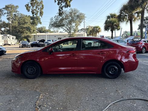 Used 2020 Toyota Corolla LE image 2