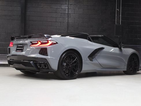 Used 2024 Chevrolet Corvette Stingray Premium Conv w/ Z51 Performance Package RWD image 27