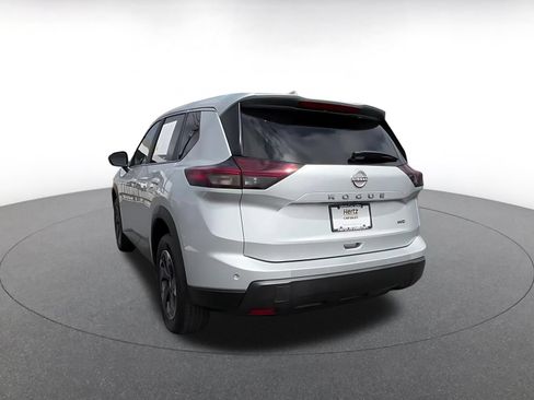 Used 2025 Nissan Rogue SV AWD/4WD image 11