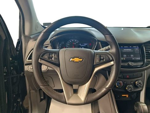 Used 2020 Chevrolet Trax LT w/ LT Convenience Package AWD/4WD image 12