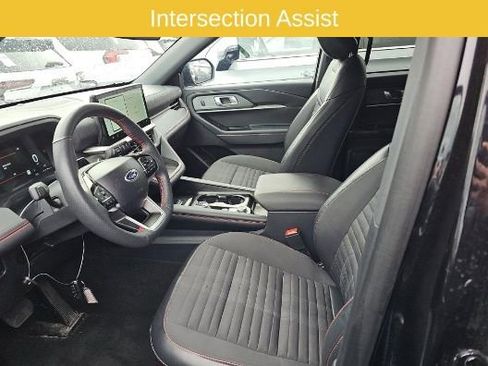 Used 2025 Ford Explorer ST-Line w/ ST-Line Street Pack AWD/4WD image 7