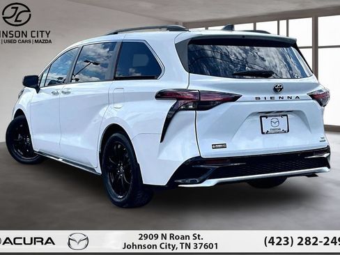 Used 2023 Toyota Sienna XSE FWD image 13
