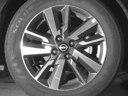 Used 2025 Nissan Versa SV image 13