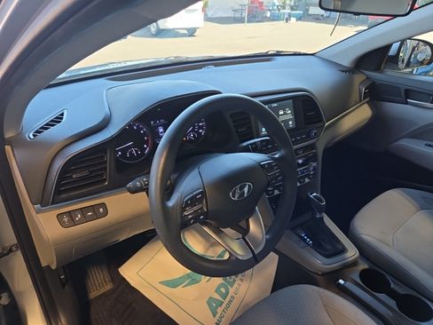 Used 2020 Hyundai Elantra SEL FWD image 10