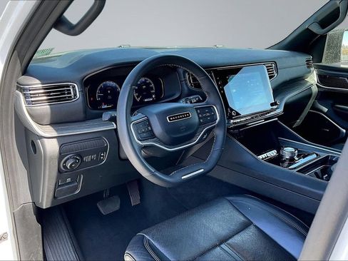 Certified 2024 Jeep Wagoneer L Series II RWD image 4