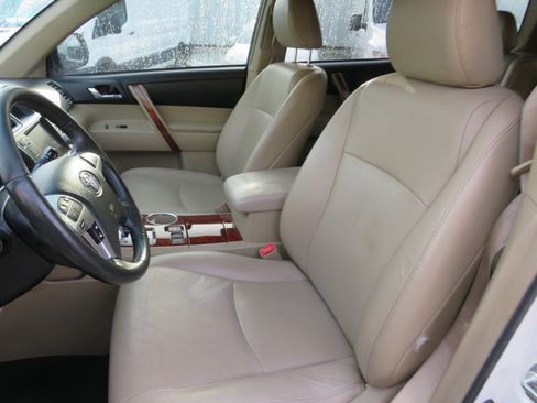 Used 2012 Toyota Highlander Limited w/ Tow Pkg image 8