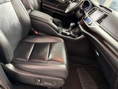 Used 2019 Toyota Highlander XLE image 26