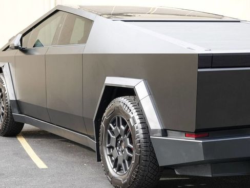 Used 2024 Tesla Cybertruck AWD Crew Cab image 73