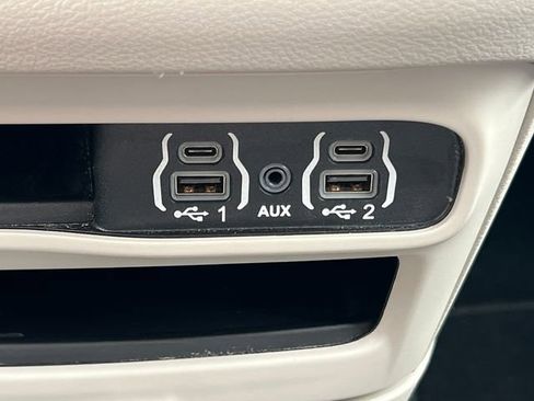 Used 2024 Chrysler Pacifica Touring-L FWD image 30