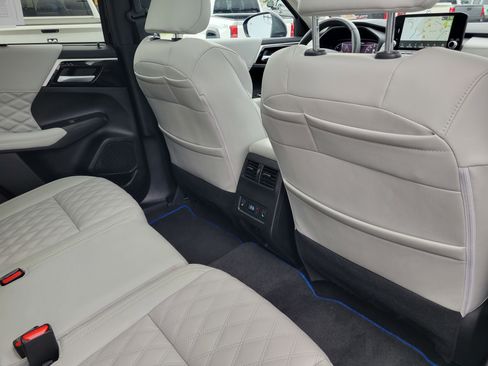 Used 2024 Mitsubishi Outlander SEL AWD/4WD image 16
