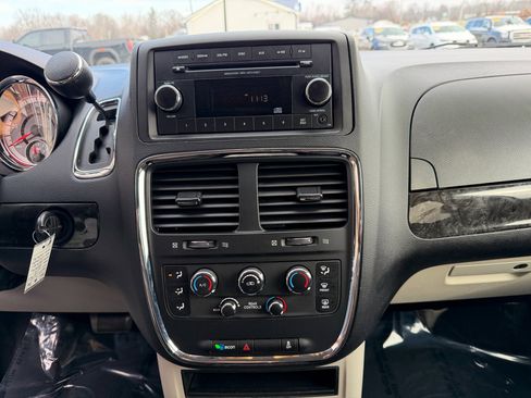 Used 2013 Dodge Grand Caravan SE image 27