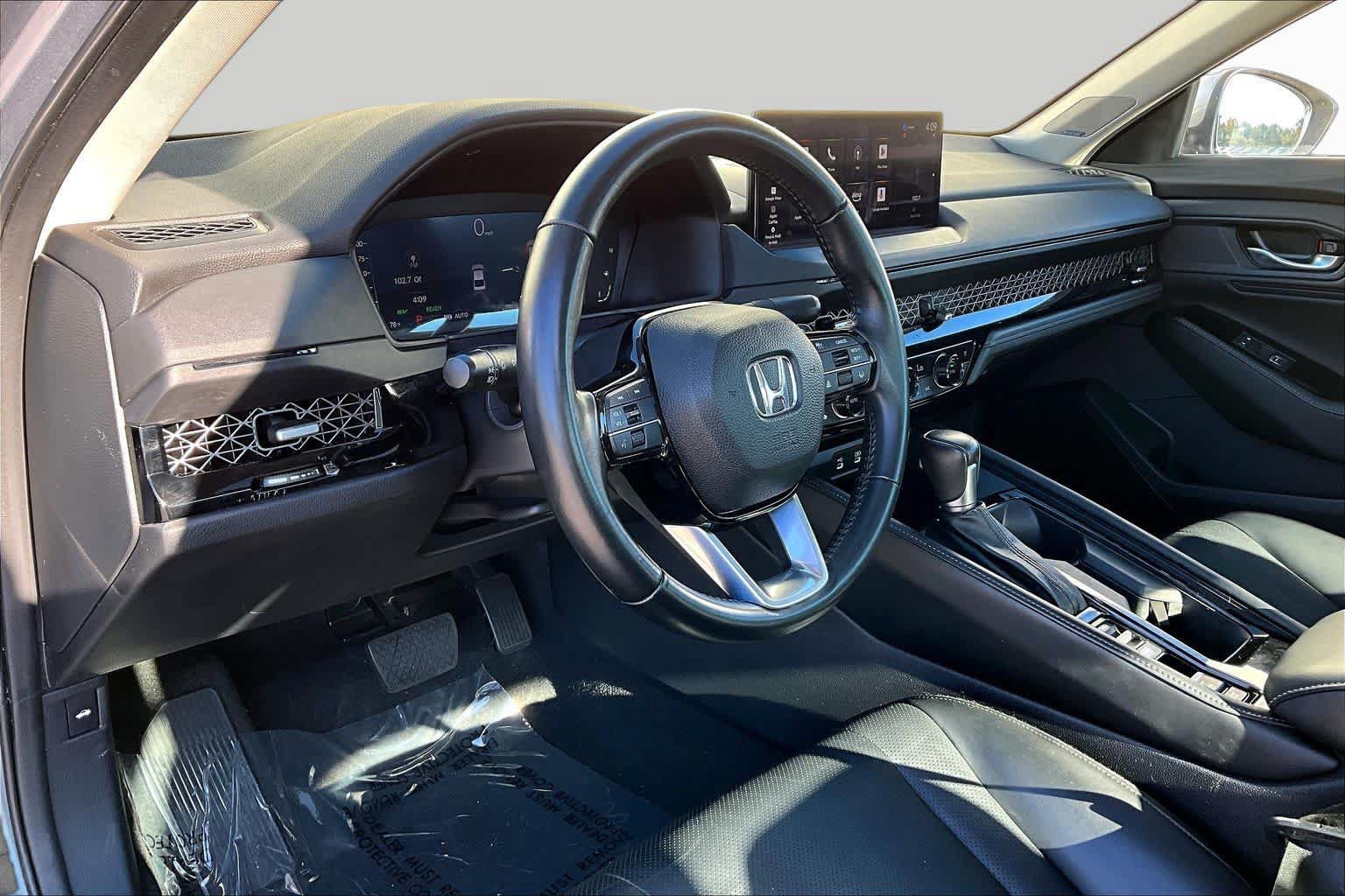 Used 2023 Honda Accord Touring image 17