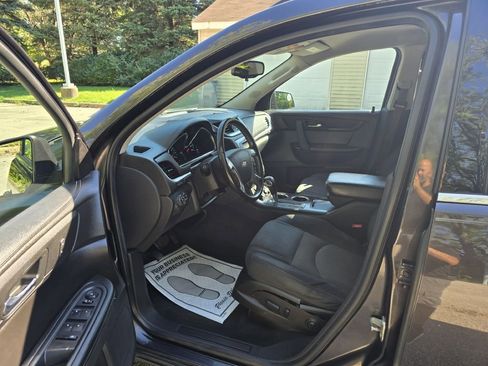 Used 2015 Chevrolet Traverse LT image 10