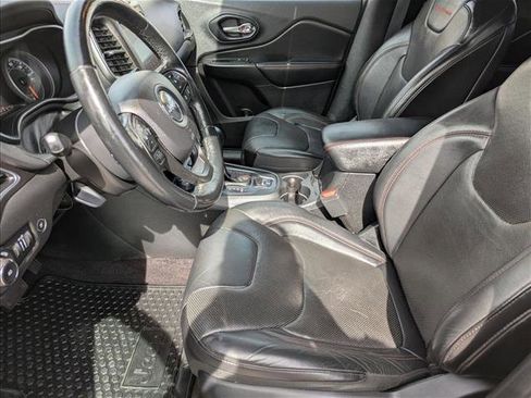Used 2019 Jeep Cherokee Trailhawk image 16