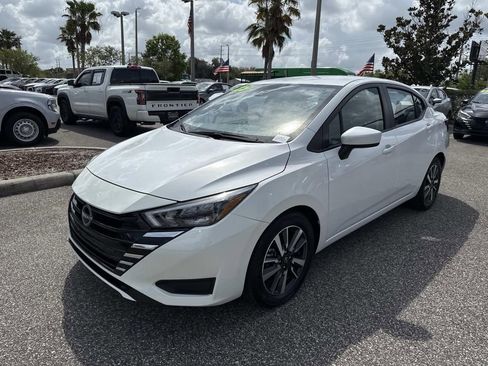 Used 2025 Nissan Versa SV image 8