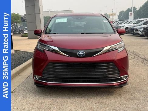 Used 2023 Toyota Sienna XLE AWD/4WD image 8