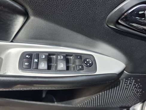 Used 2019 Dodge Journey SE FWD image 13