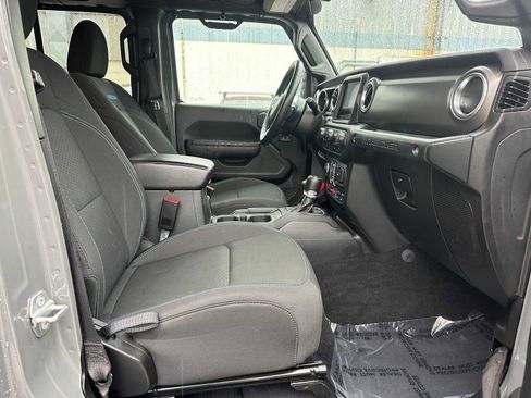 Used 2022 Jeep Wrangler Unlimited Rubicon 4xe AWD/4WD image 10
