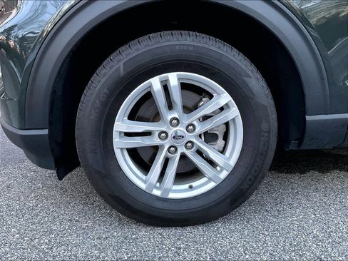 Used 2024 Ford Explorer XLT image 7