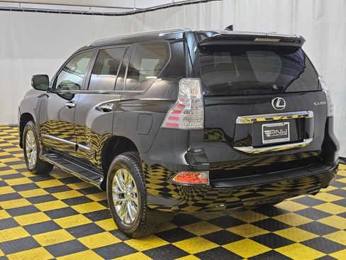 Used 2019 Lexus GX 460 Premium w/ Premium Package image 5