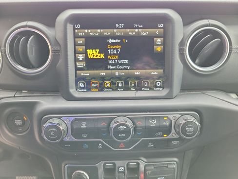 Used 2022 Jeep Wrangler Unlimited Sahara AWD/4WD image 10