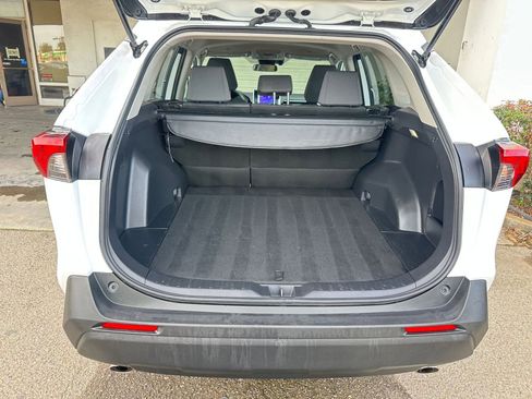 Used 2025 Toyota RAV4 XLE image 31