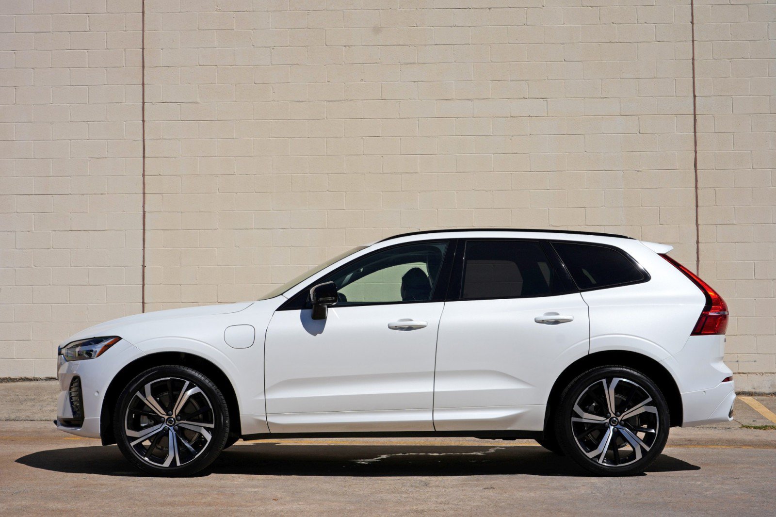 Used 2024 Volvo XC60 T8 Ultimate w/ Protection Package Premier AWD/4WD image 9