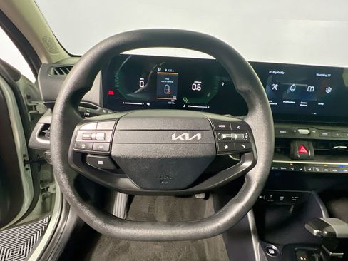 Used 2025 Kia K4 FWD image 17