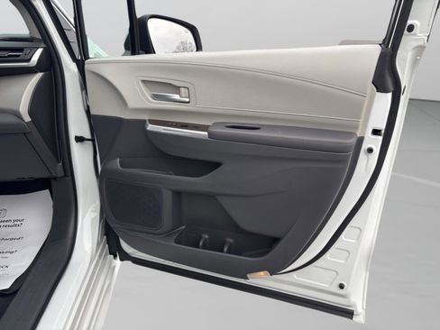 Used 2024 Toyota Sienna XLE image 40