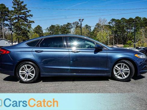 Used 2018 Ford Fusion SE w/ Fusion SE Technology Package image 2
