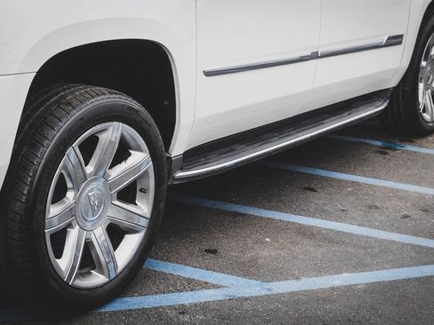 Used 2016 Cadillac Escalade ESV Luxury image 31