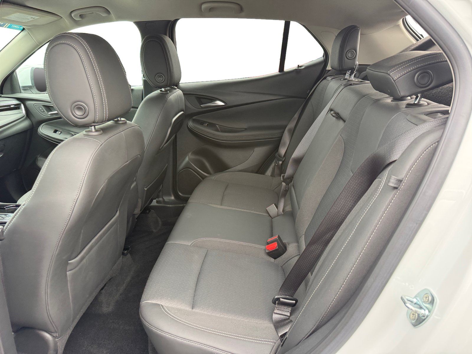 Used 2024 Buick Encore GX Preferred w/ Comfort Package FWD image 16