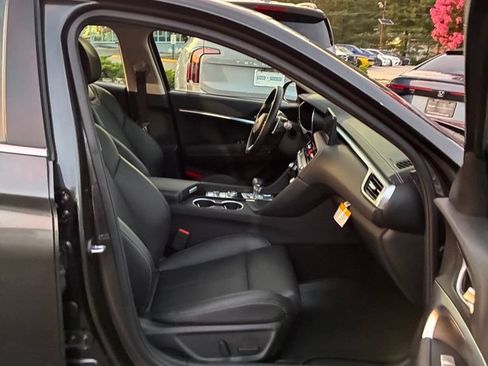 Used 2025 Genesis G70 2.5T AWD/4WD image 19