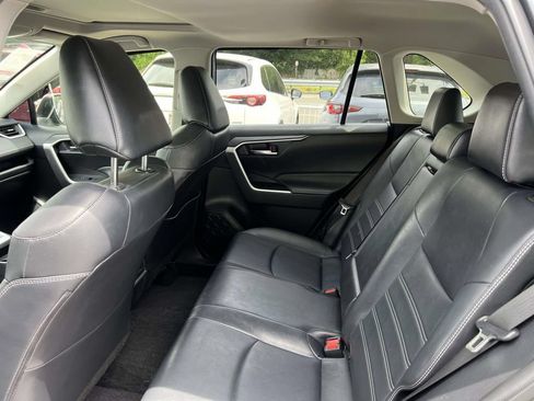 Used 2020 Toyota RAV4 XLE Premium FWD image 11