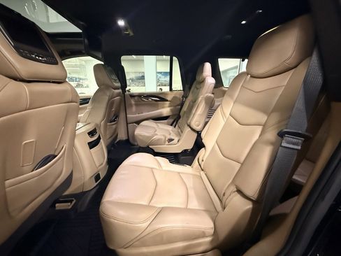 Used 2019 Cadillac Escalade Platinum image 21