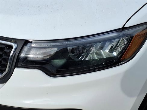 Used 2024 Jeep Compass Latitude image 11