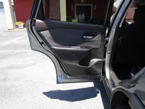 Used 2023 Nissan Rogue SV FWD image 23