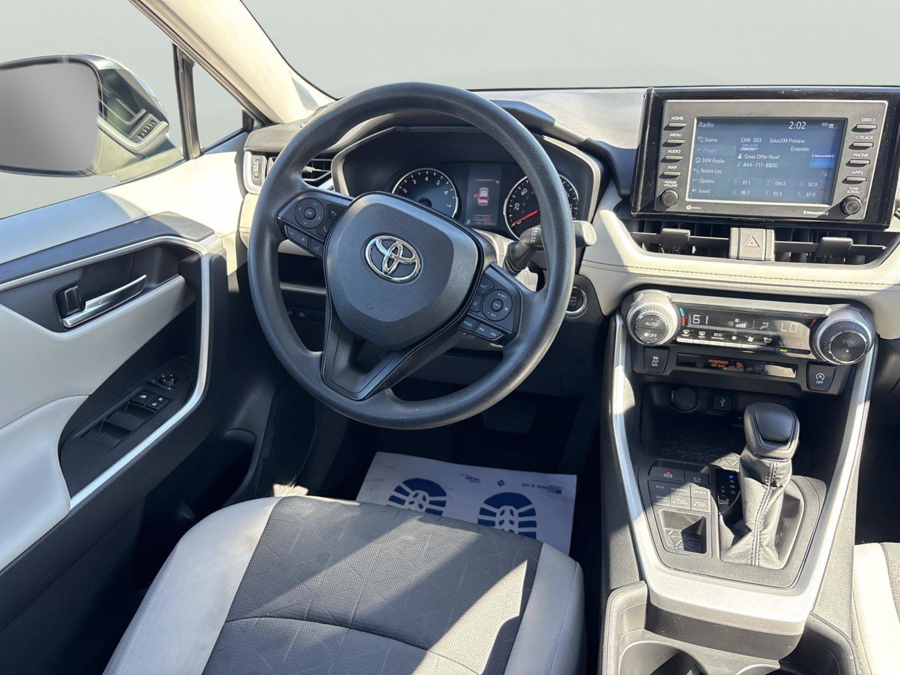 Used 2021 Toyota RAV4 XLE w/ Convenience Package AWD/4WD image 10